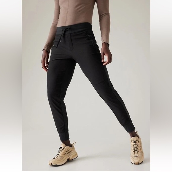 Athleta 8 Petite Headlands Hybrid Trek Mid Rise Jogger Pants Black NEW! #486183 - Picture 5 of 16